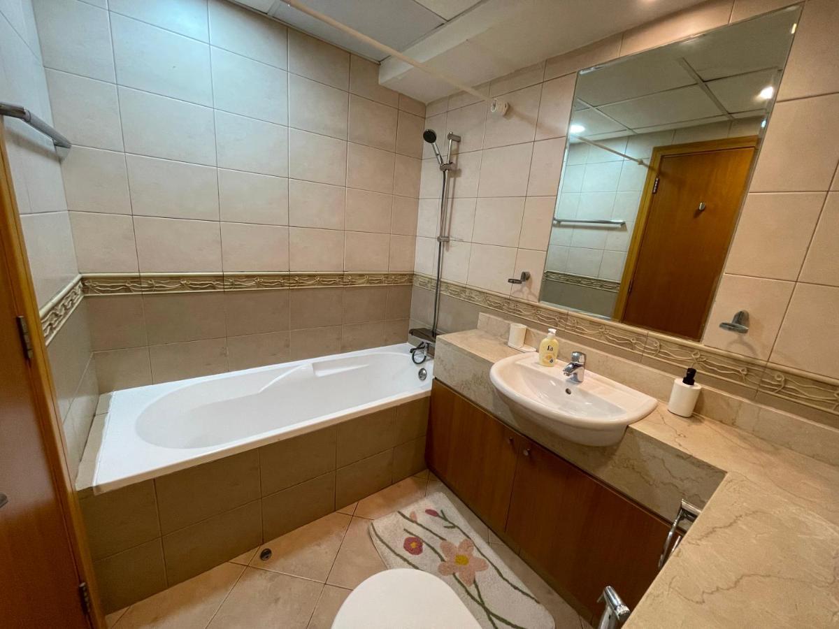 Metro Premium Location Spacious 2 Bedroom Apartment Right Next To The Metro Dubai Exteriör bild